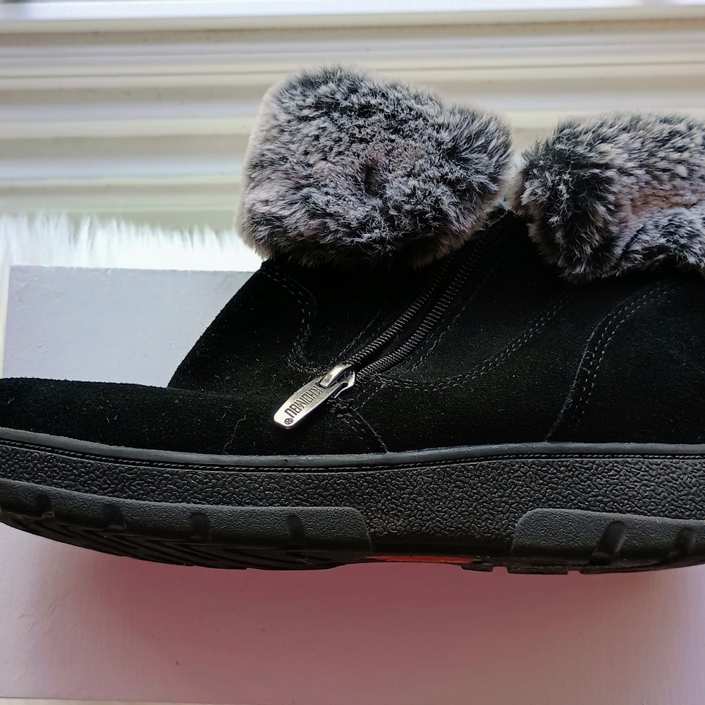 NWOT Khombu Ankle Boots - Picture 4 of 8